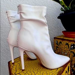 Jessica Simpsons White boots